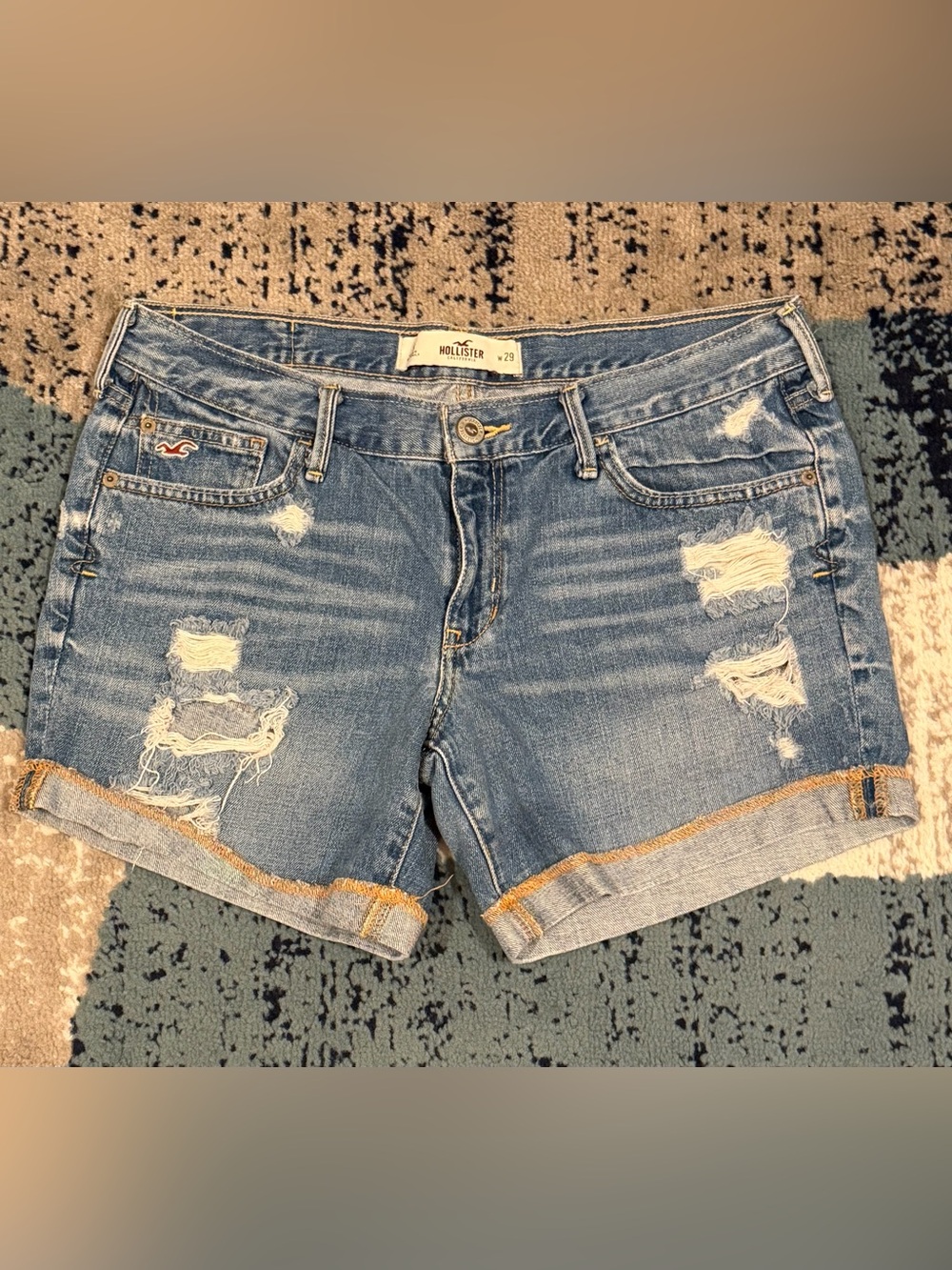Hollister Distressed Denim Cuffed Shorts Women’s Size 9 W29 Medium Wash